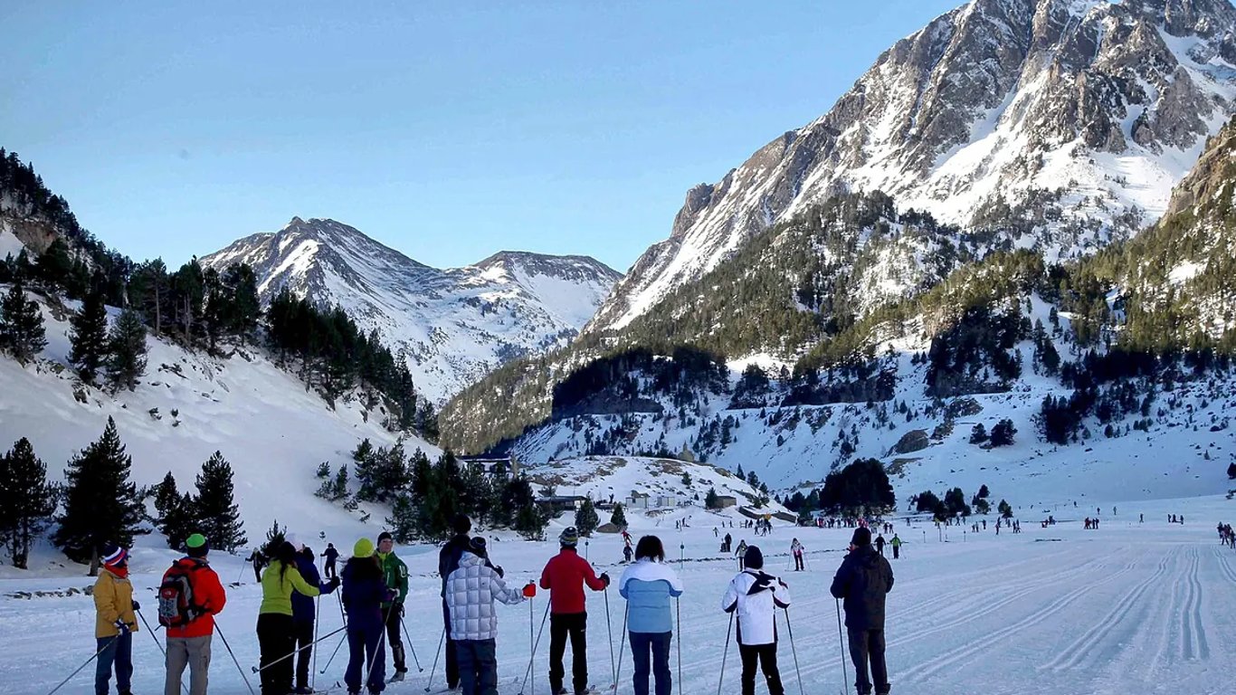 El turismo de esquí se reactiva ante la escasez de nieve y nuevos desafíos climáticos