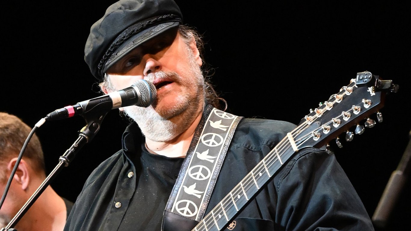 Matthew Sweet enfrenta una crisis de salud y un viaje de reinvención tras un derrame cerebral en Toronto.