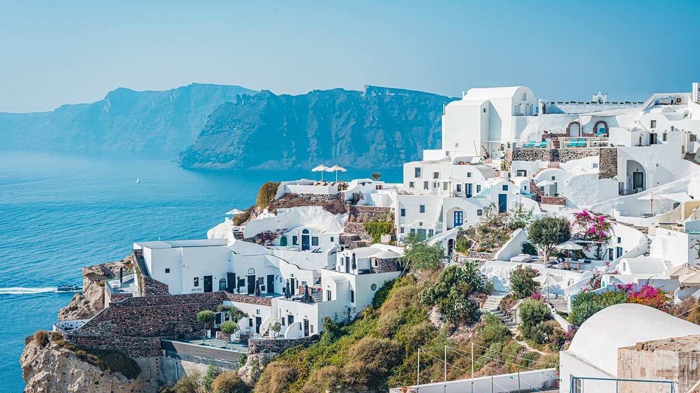 Aumento Sísmico en Santorini: Más de 200 Terremotos Provocan Medidas de Emergencia y Precaución