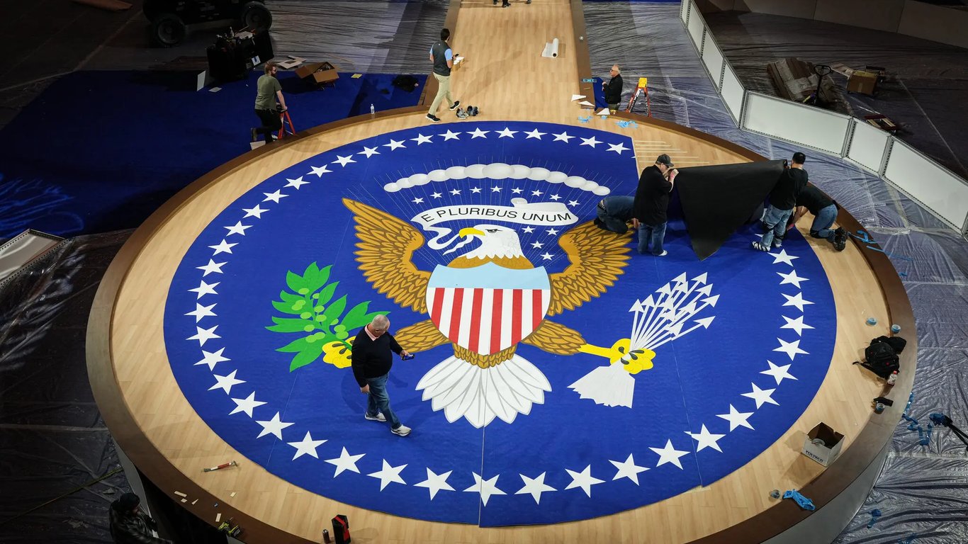 Trump asume la presidencia en un histórico regreso y divide aún más a EE. UU.