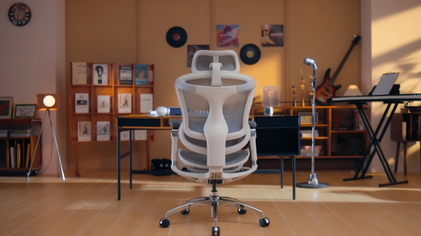 Transforma Tu Jornada Laboral: Cómo Una Silla Cambió la Batalla de Una Pareja contra el Dolor Crónico.