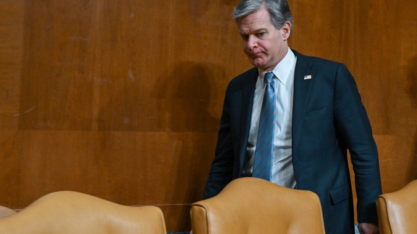 Wray's Resignation Sparks Concerns Over F.B.I.'s Political Independence and Future