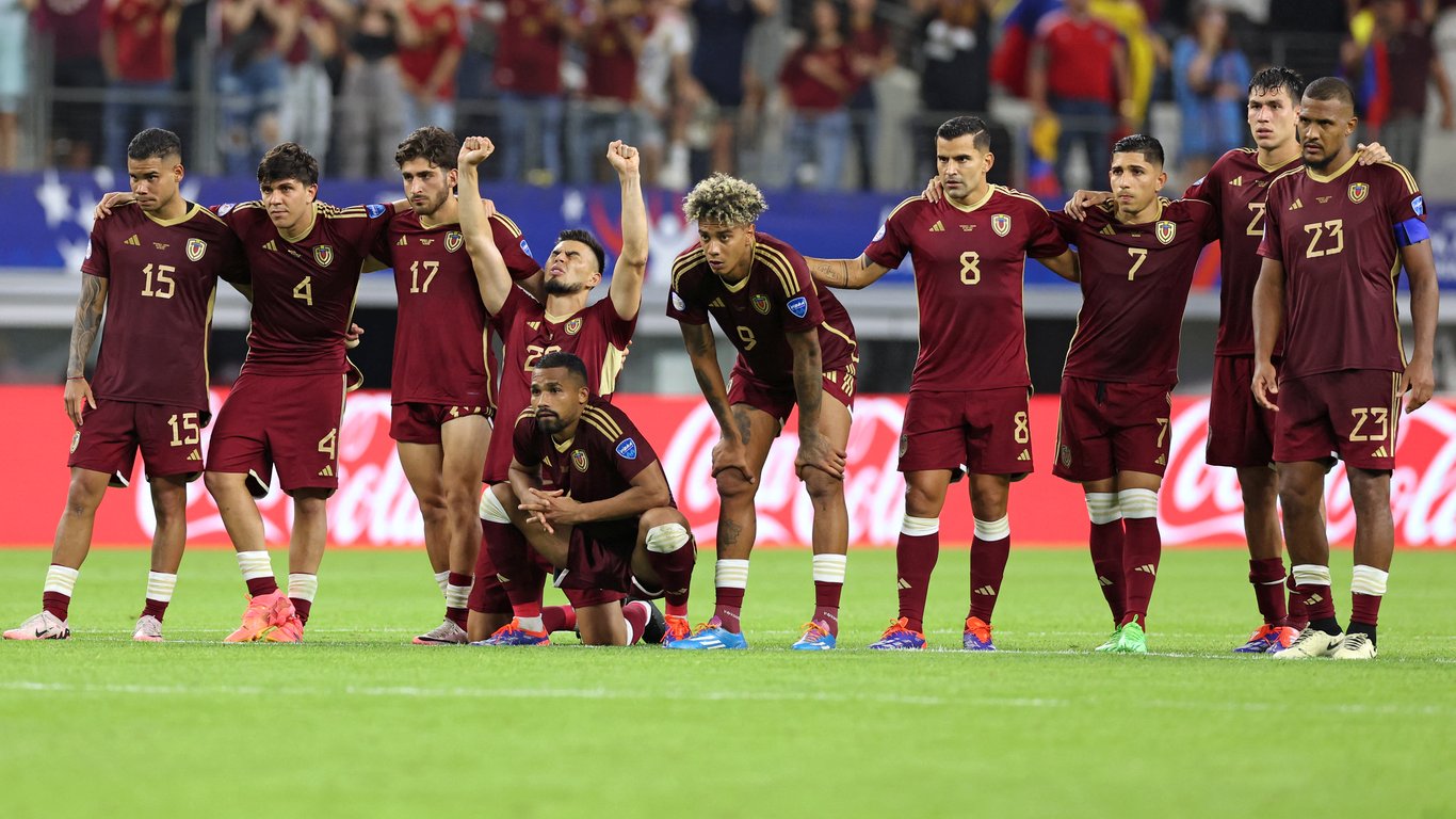 Venezuela se enfrenta a EE. UU. en un partido amistoso: un choque de sueños futbolísticos y luchas políticas.