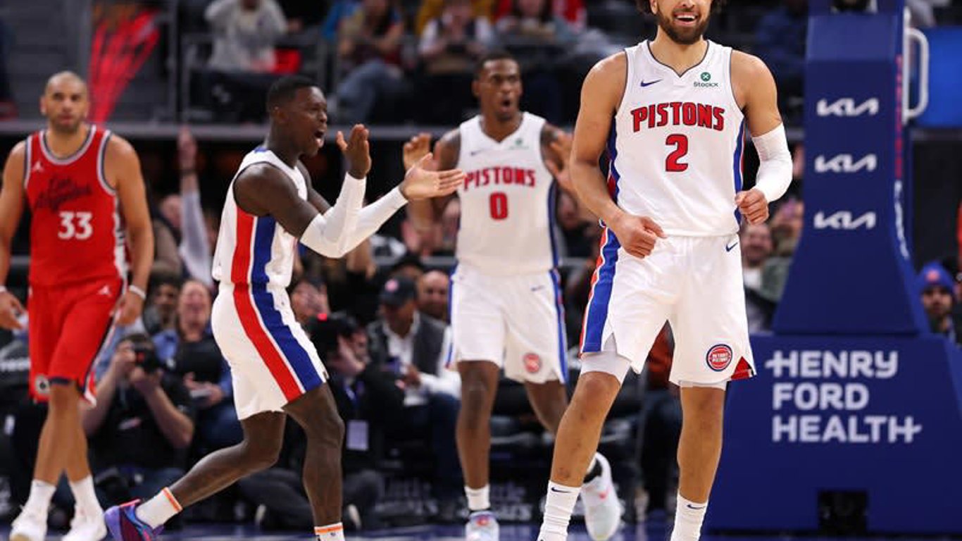 Luka Dončić brilla con un triple-doble mientras los Lakers buscan la gloria en los playoffs en medio de un panorama cambiante de la NBA.