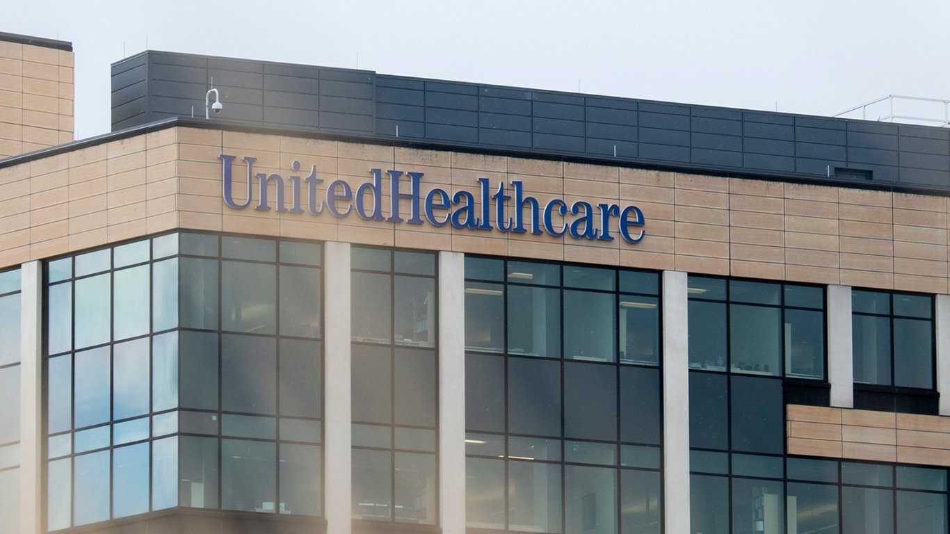 El asesinato del CEO de UnitedHealthcare desata un urgente debate sobre la crisis de salud en Estados Unidos.