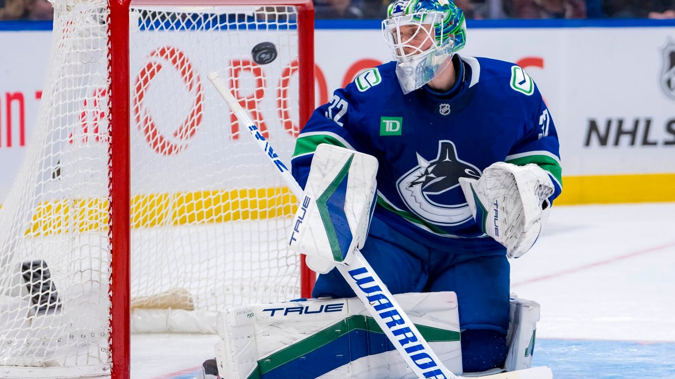 Los Canucks enfrentan un tramo crucial contra los Knights mientras se acerca la fecha límite de intercambios.