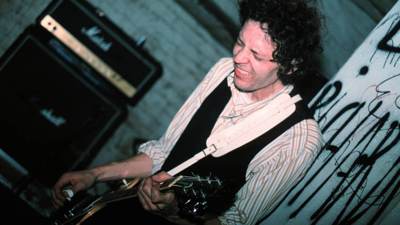 El querido guitarrista de Replacements, Bob Dunlap, fallece, dejando un legado duradero.
