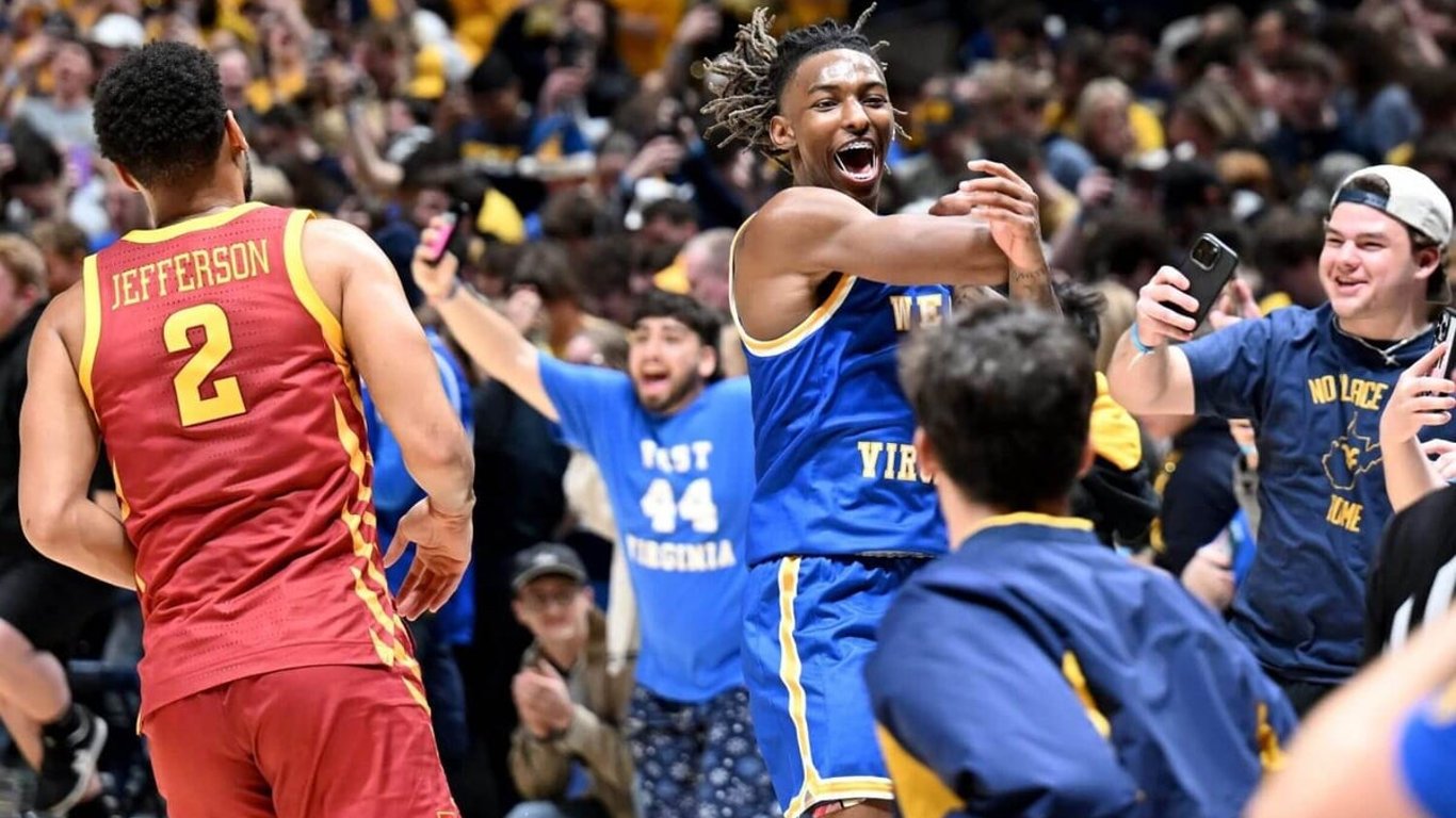 Caos en el baloncesto universitario: Lesiones, sorpresas y equipos élite alteran el ranking de AP.