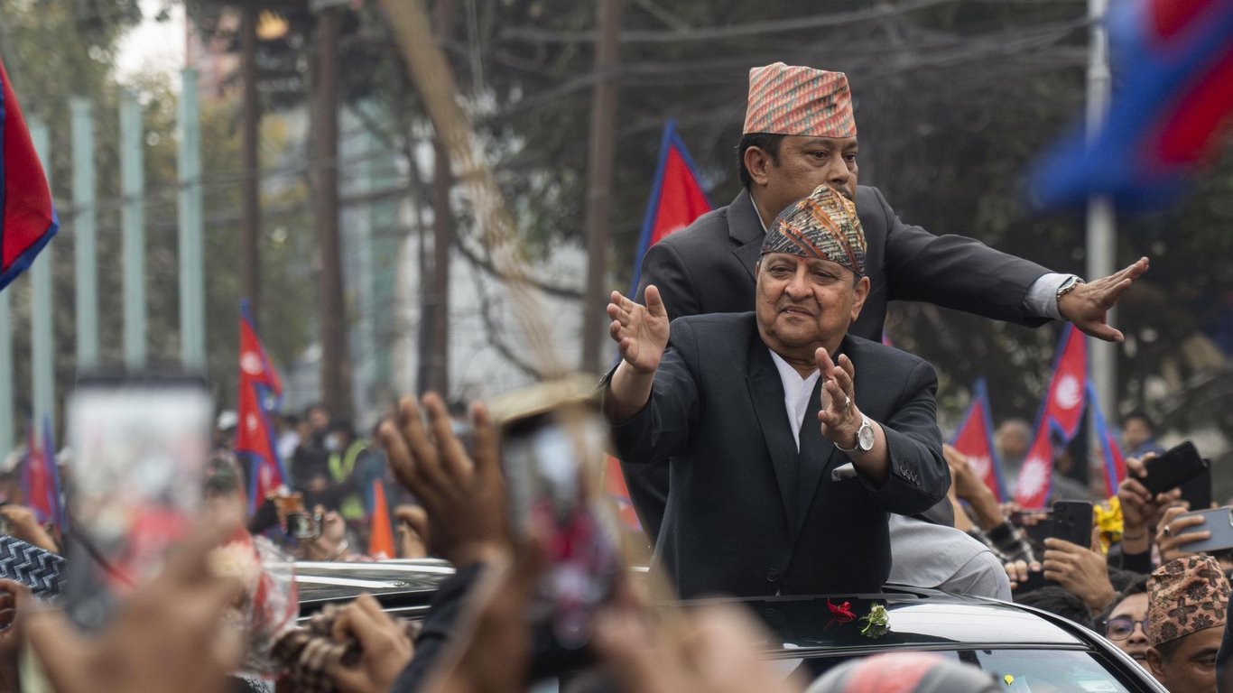 El creciente sentimiento royalista en Nepal provoca una masiva manifestación a favor del regreso de la monarquía.