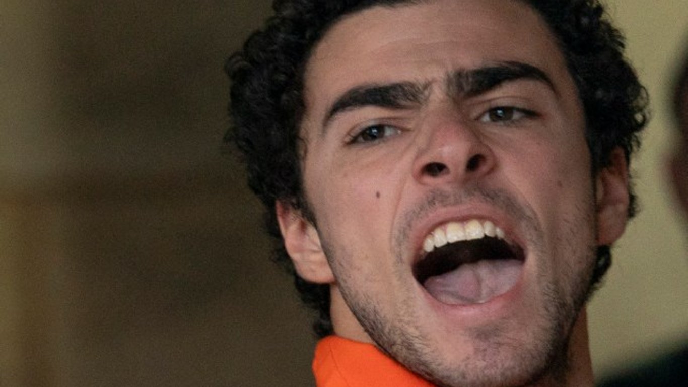 Sospechoso de asesinato de alto perfil, Luigi Mangione, encarcelado con Diddy, genera debate público.