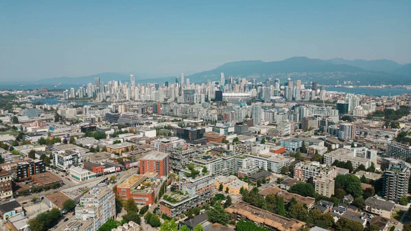 Los residentes de la Costa Sur se preparan para las réplicas tras un terremoto de magnitud 5.1.