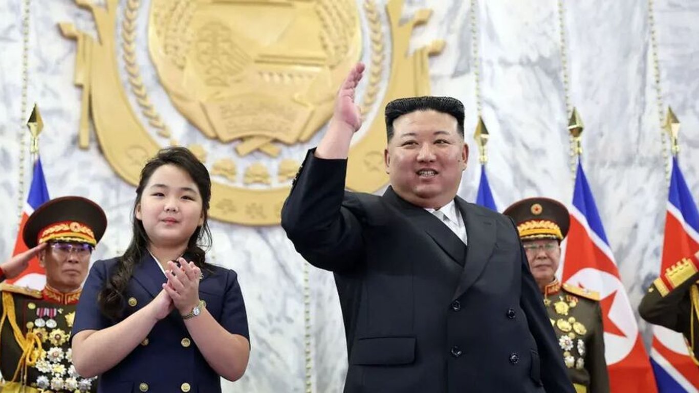 Kim Ju Ae, la hija de Kim Jong Un, se perfila como posible sucesora del régimen