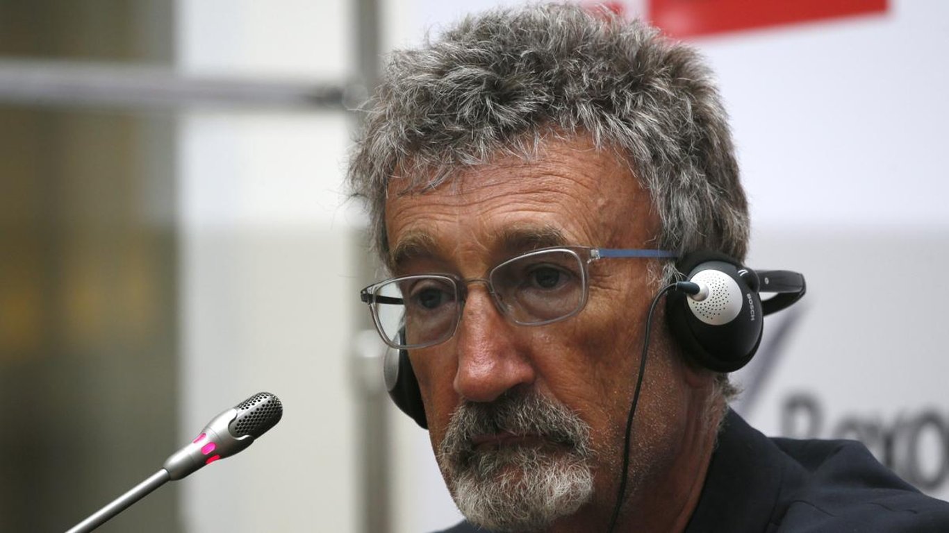 La leyenda del automovilismo Eddie Jordan muere a los 76 años, dejando un legado perdurable en la F1.