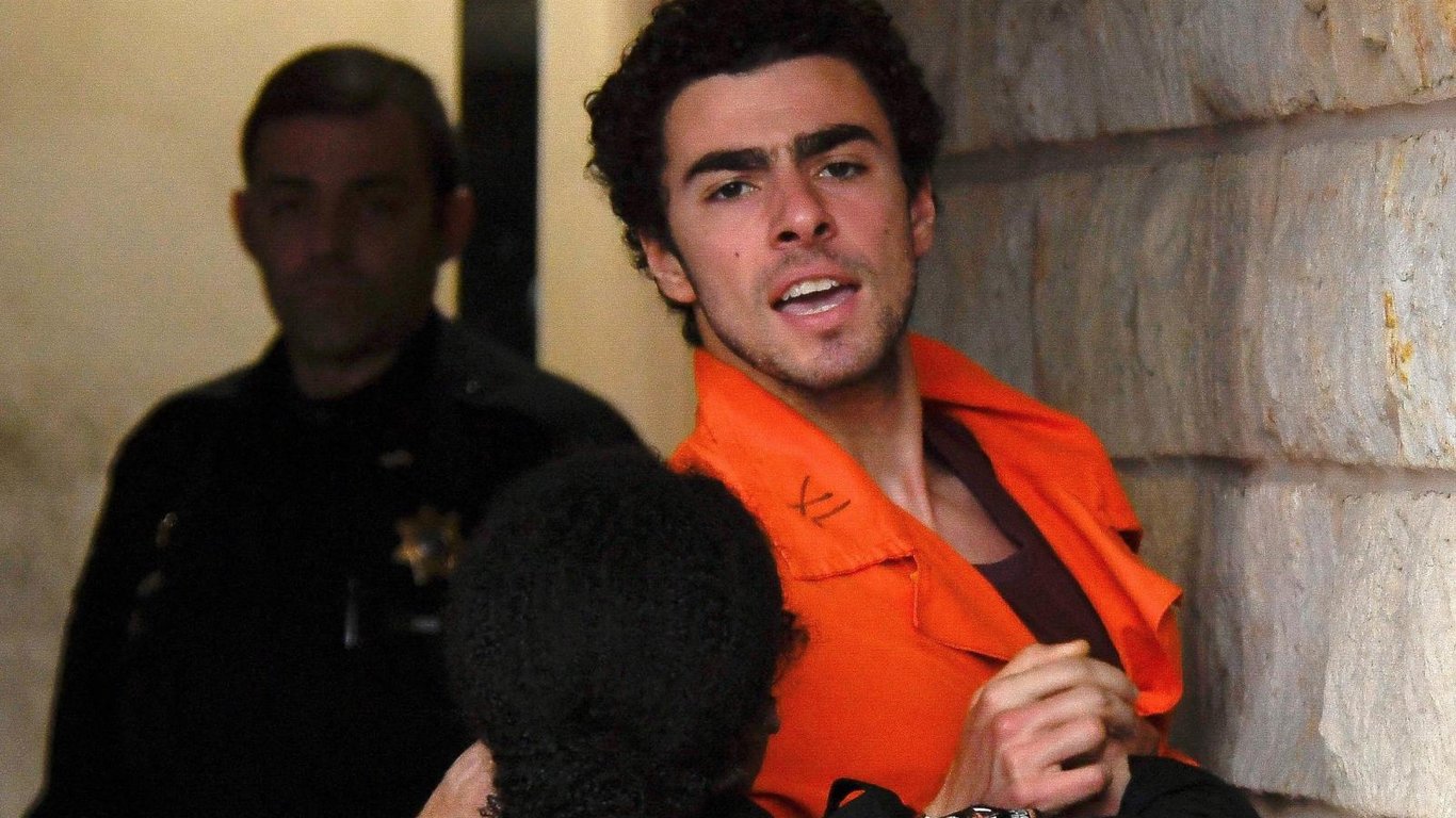 El asesinato del CEO de UnitedHealthcare provoca indignación y llamados a un cambio sistémico.