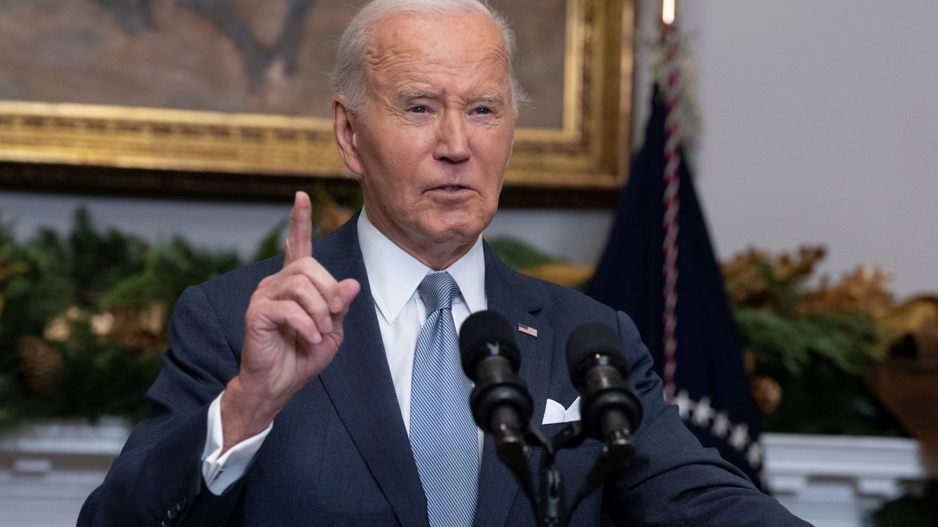 Biden Celebra la Caída de Assad como una Oportunidad para el Cambio en Medio de la Turbulencia Continua en Siria.