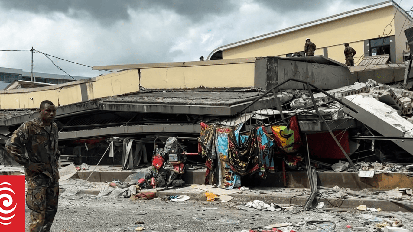 Vanuatu lucha por recuperarse tras el devastador terremoto de magnitud 7.3 que golpeó la costa.