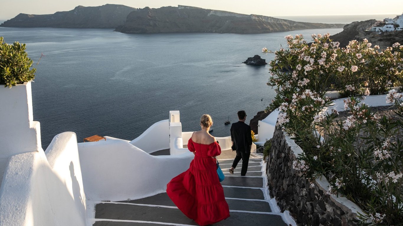 Las escuelas de Santorini cierran en medio de un inédito enjambre sísmico, se implementan medidas de seguridad.