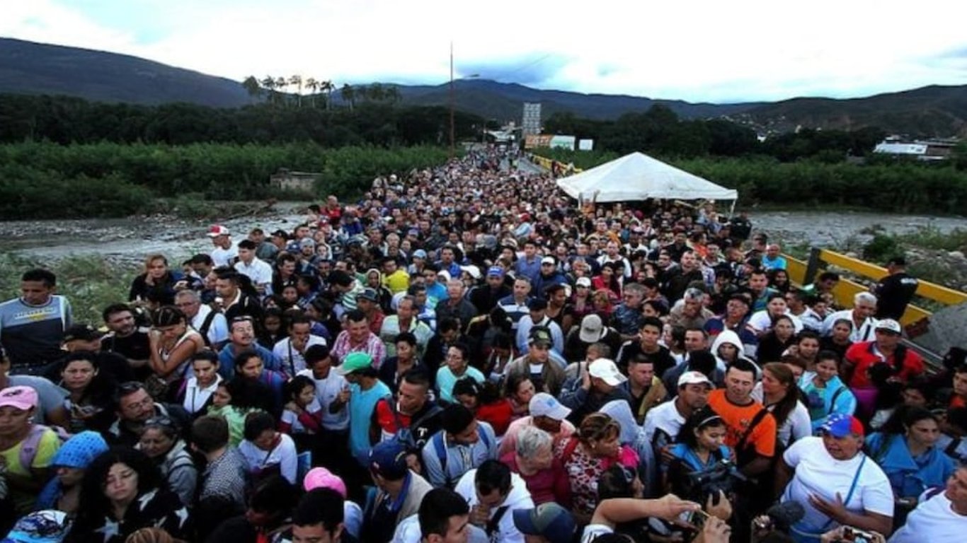 The Venezuelan migration crisis unleashes uncertainty in Latin America and social tensions.