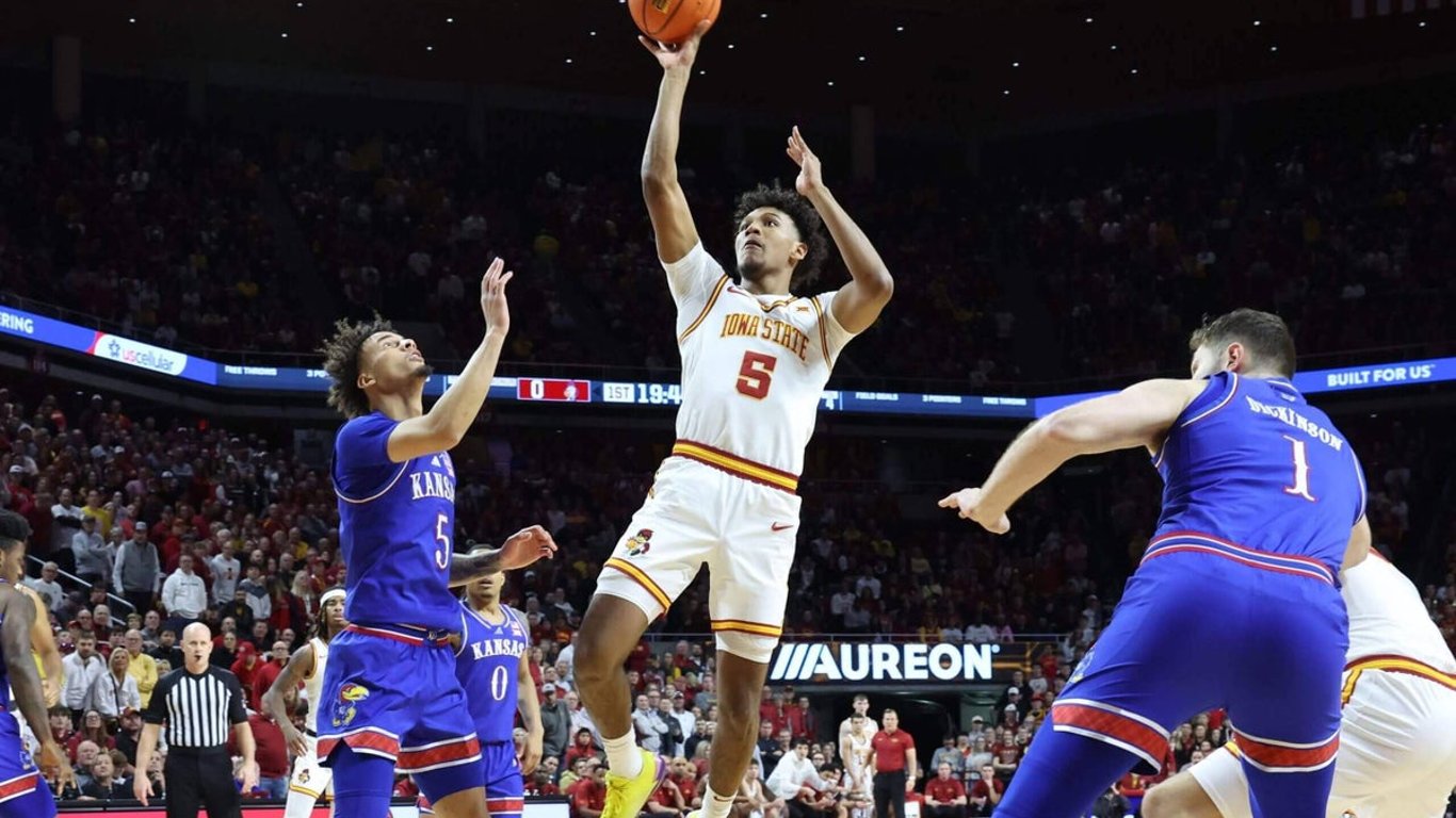 La victoria de Iowa State sobre Kansas resalta el trabajo en equipo en lugar del gasto en el portal de transferencias.