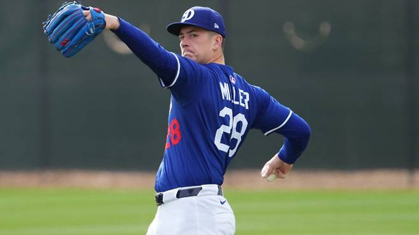 La mentoría de Blake Snell enciende la esperanza de Bobby Miller de los Dodgers para la temporada 2025.