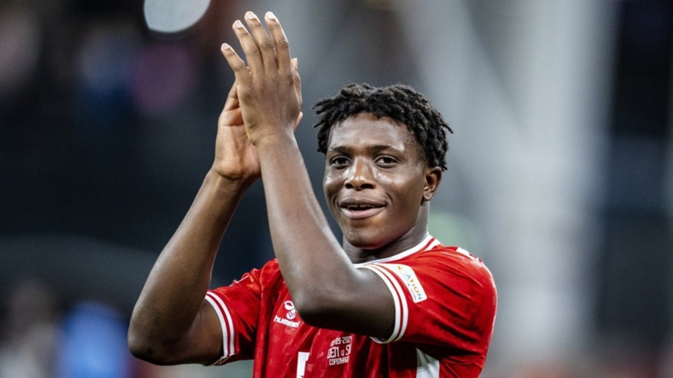 El Manchester United tiene la vista puesta en Patrick Dorgu del Lecce para fortalecer sus opciones de carrileros.