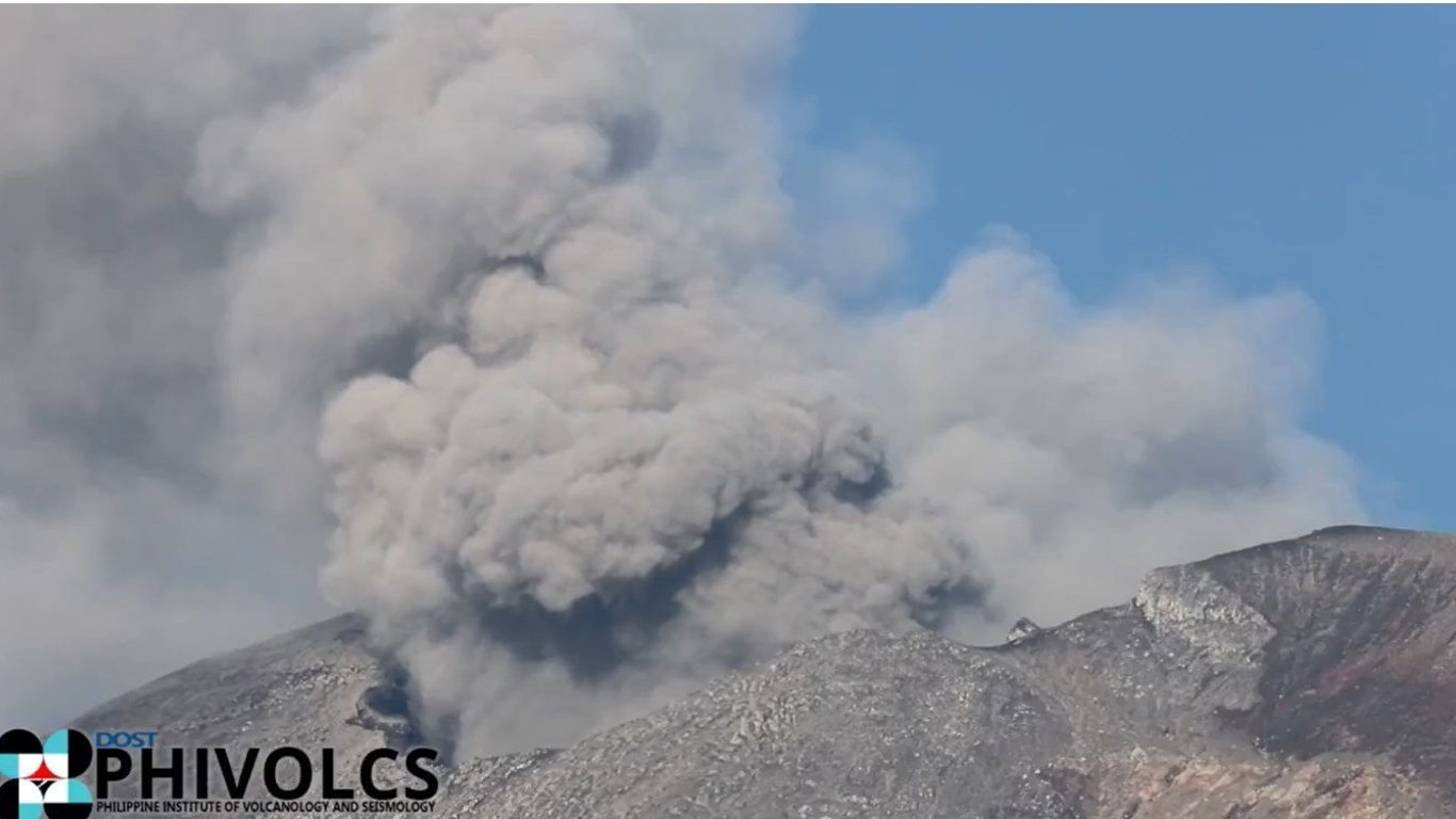 Amenaza de lahar cerca del volcán Kanlaon: se insta a los residentes a evacuar ante los riesgos de fuertes lluvias.