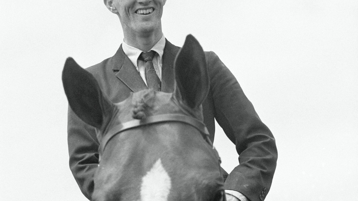 La leyenda ecuestre Rodney Jenkins fallece a los 80 años, dejando un legado perdurable.