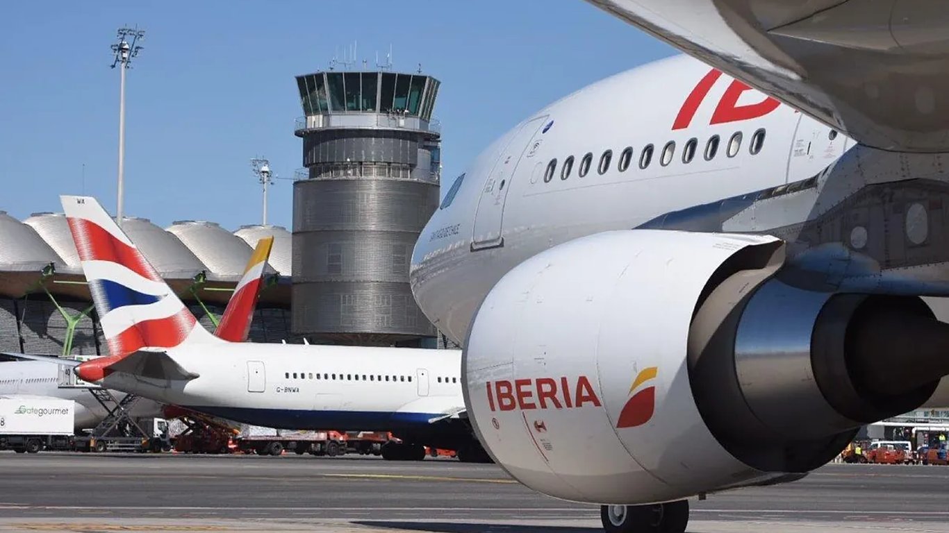IAG enfrenta desafíos en el mercado aéreo por tensiones comerciales y caídas en acciones