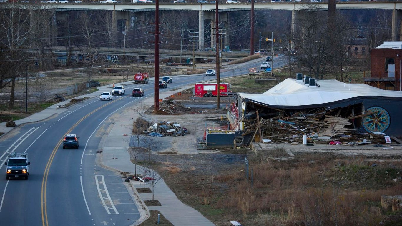 El Congreso aprueba un CR de $100 mil millones para ayuda en desastres, se reabastece el fondo de préstamos de la SBA.