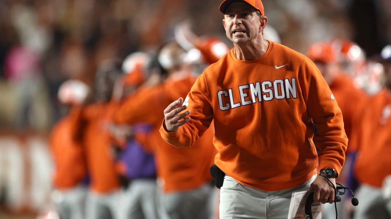 El viaje de Clemson en los playoffs termina con una derrota en Texas, pero se vislumbra un futuro esperanzador.
