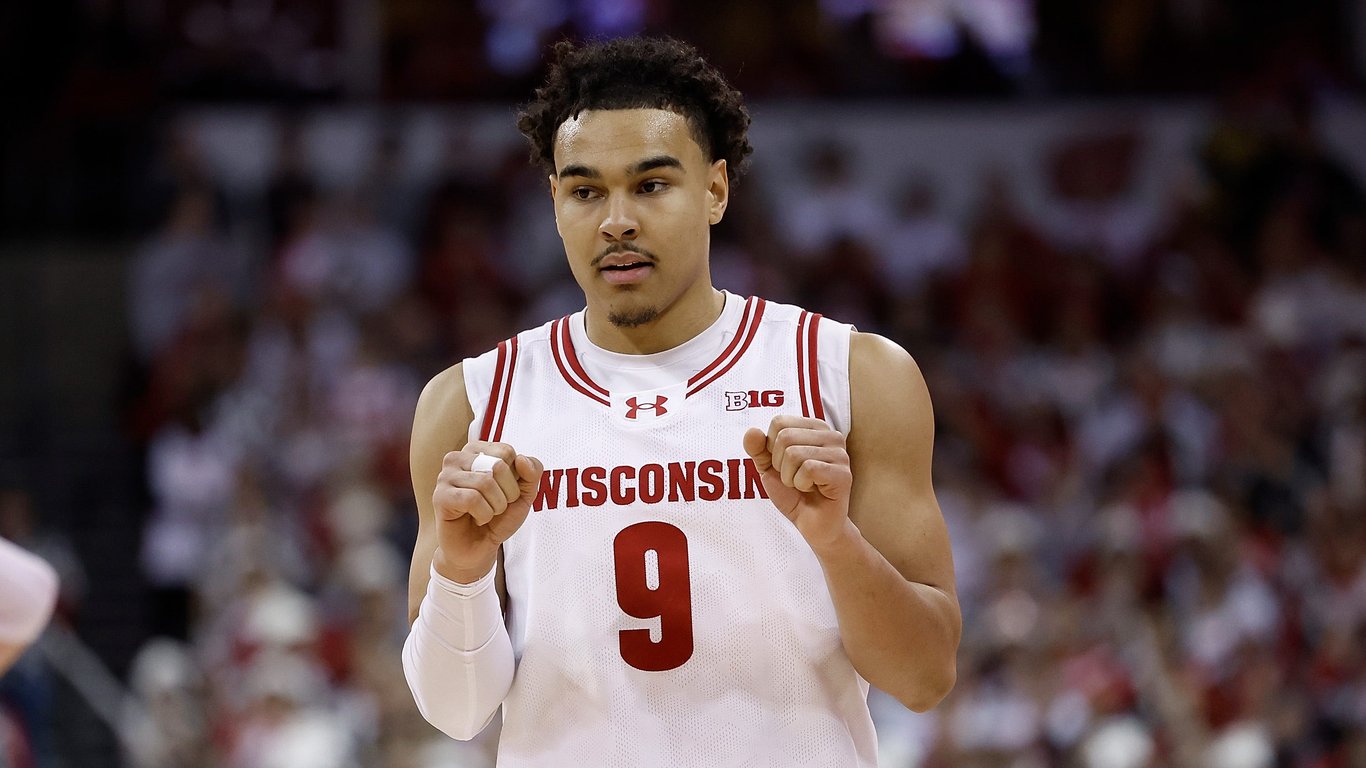 Se Acerca la Locura de Marzo: Predicciones de Pretemporada y Giros Sorprendentes en el Baloncesto Universitario