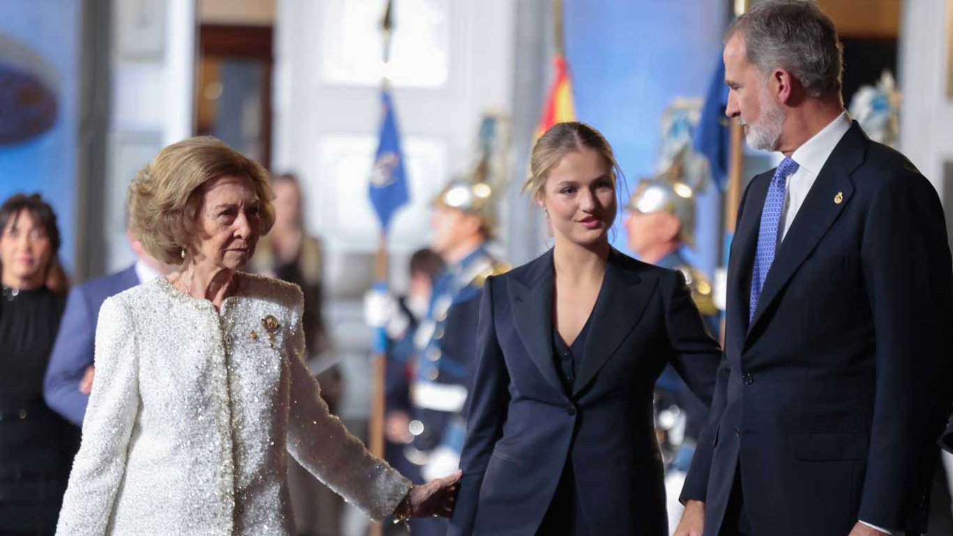 La Reina Sofía Honrada con la Orden del Toisón de Oro: Un Legado Real Celebrado