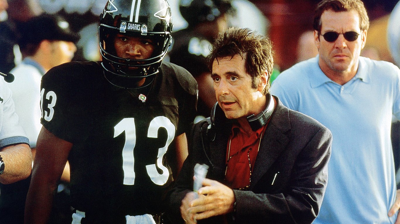 Ambicioso pero defectuoso: "Any Given Sunday" de Oliver Stone aborda las complejidades del fútbol.