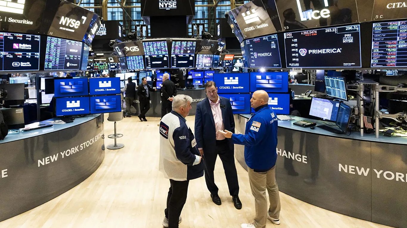 Wall Street enfrenta incertidumbre tras buenos datos de empleo y caída en índices tecnológicos