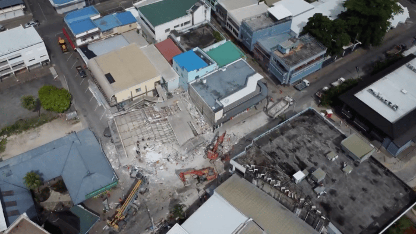 Terremoto devastador golpea Vanuatu, cobrando vidas y dejando a miles afectados.