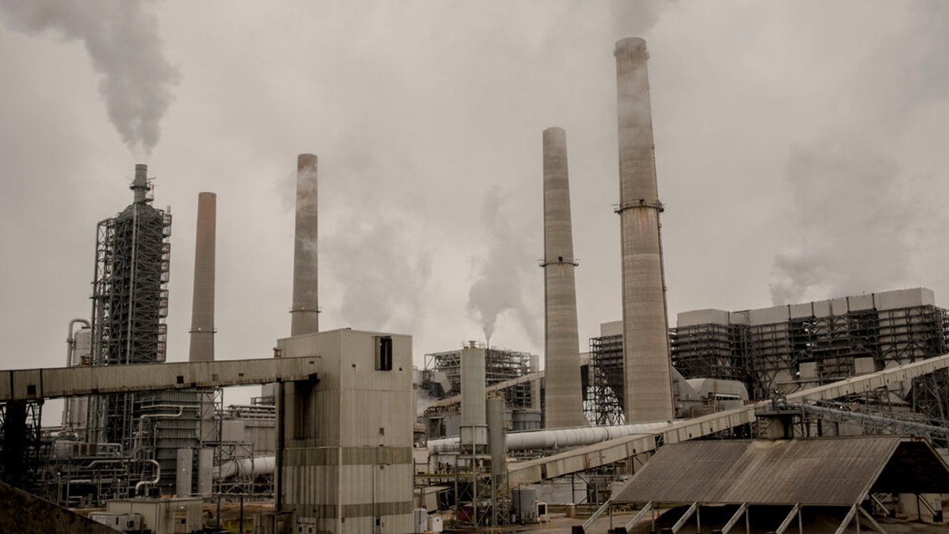 La Corte Suprema sostiene la autoridad de la EPA sobre la regulación de las cenizas de carbón, reforzando las protecciones ambientales.
