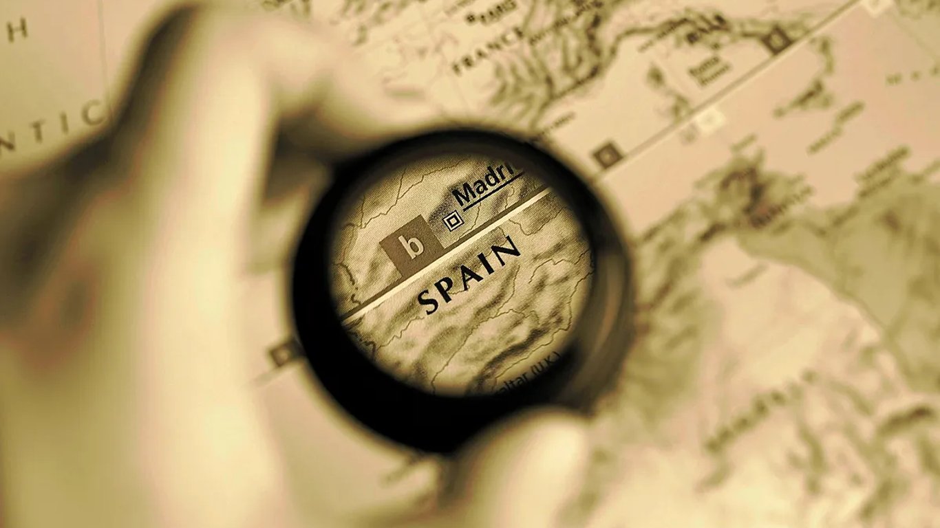 Funcas eleva proyección del PIB 2025 al 2,4% pero advierte sobre el sector exterior