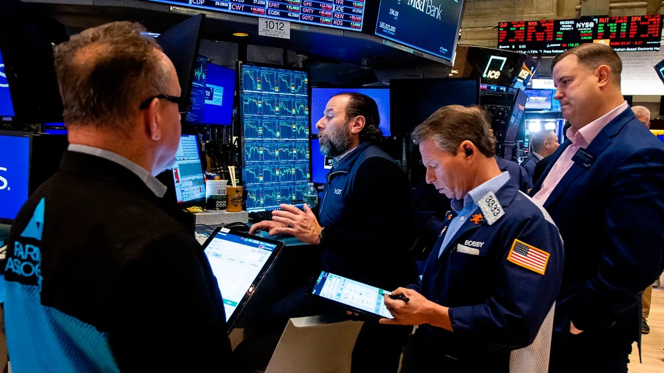 Caídas en Wall Street: grandes tecnológicas pierden terreno ante acciones defensivas