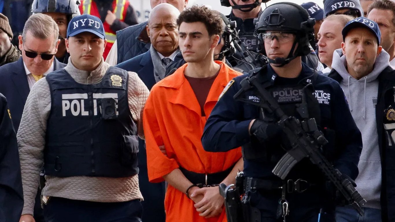 Cargos de asesinato se avecinan para el sospechoso en la escalofriante muerte a tiros del CEO en Midtown.