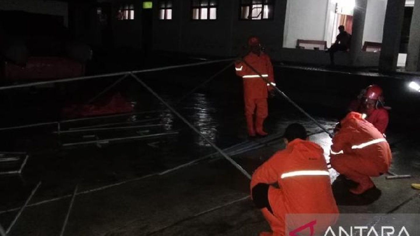 Lluvias torrenciales causan inundaciones repentinas en el sur de Tapanuli, dejando a familias desplazadas.
