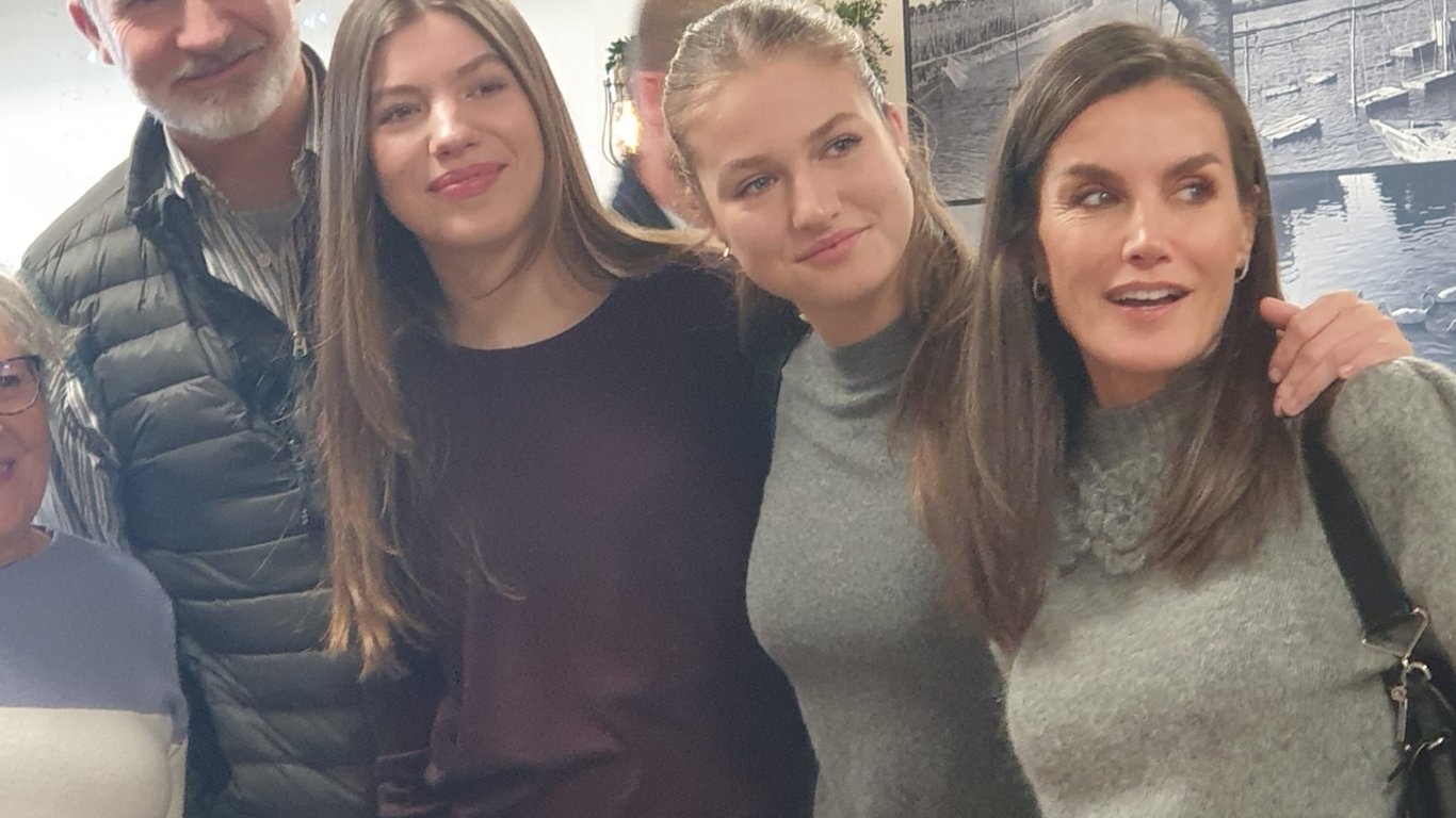 La Monarquía española se fortalece ante la crisis mientras la política tambalea