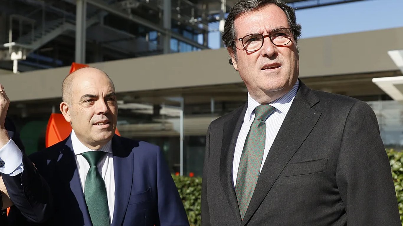 Propuesta de aumento del SMI genera controversia entre empresarios y sindicatos