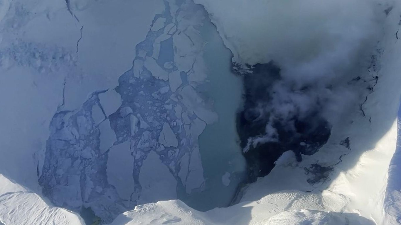 Los Desplazamientos Sísmicos del Monte Spurr Desatan Temores de Erupción: Anchorage en Alta Alerta