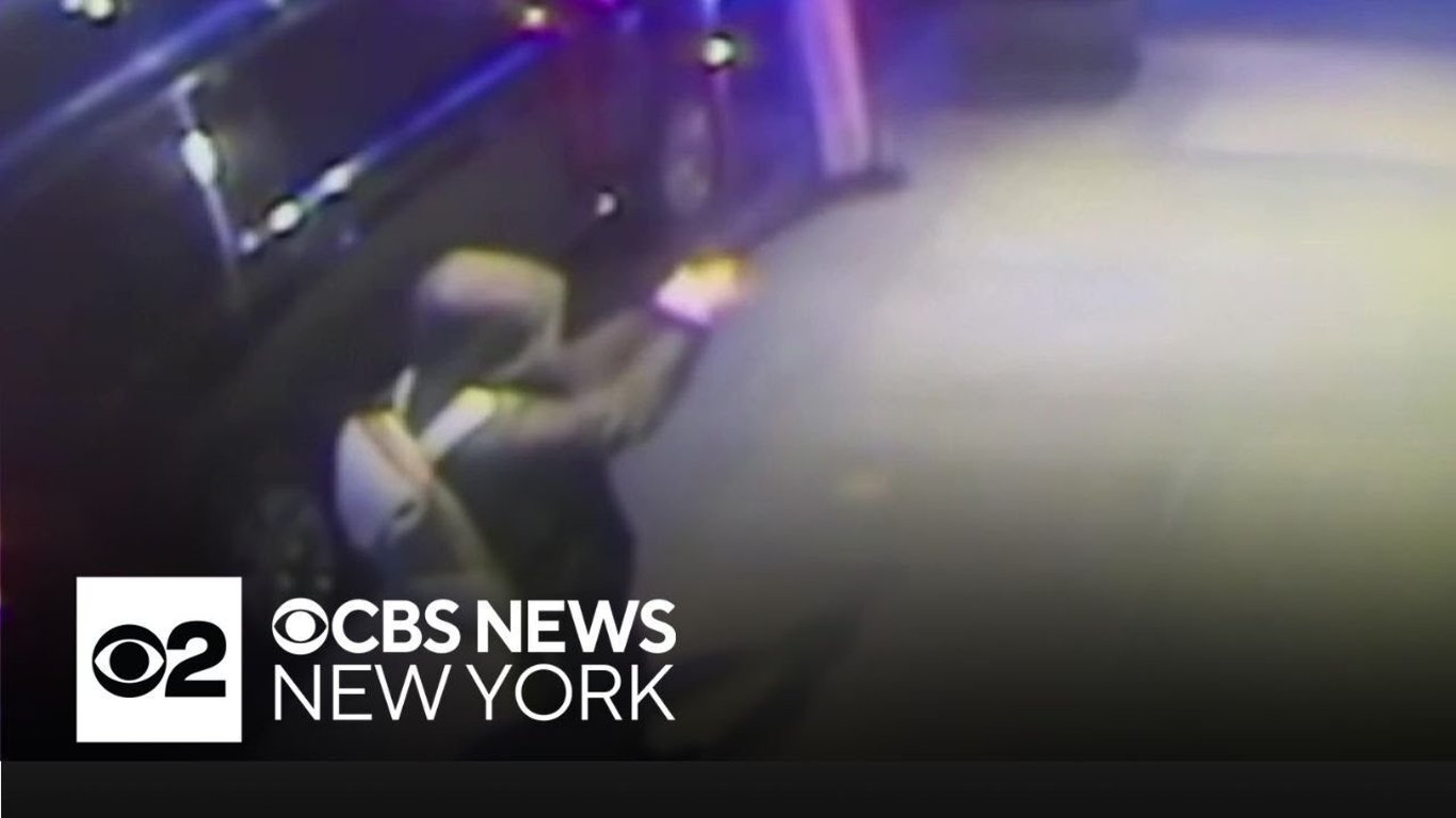 El asesinato de un ejecutivo de salud desata un intenso debate sobre el control de armas y la ética.