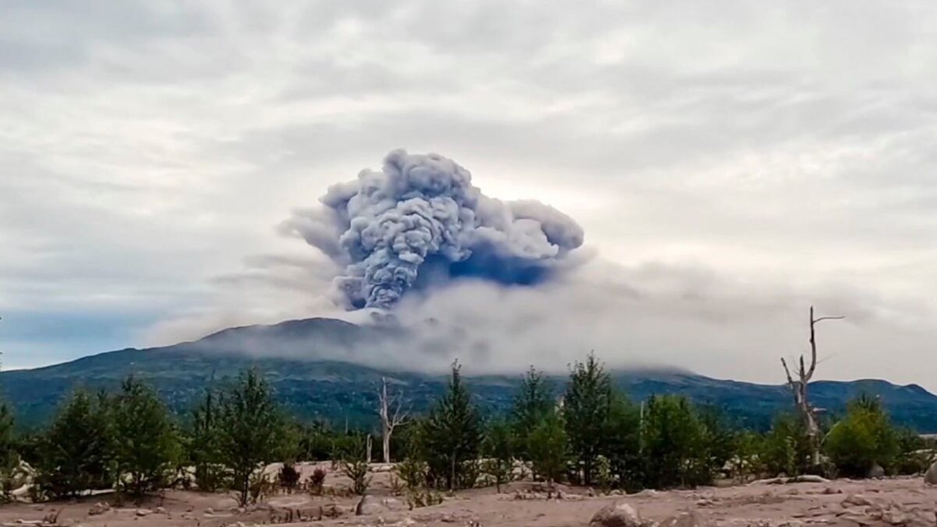 Terremoto de magnitud 7.0 en Kamchatka activa el volcán Shiveluch y genera alerta