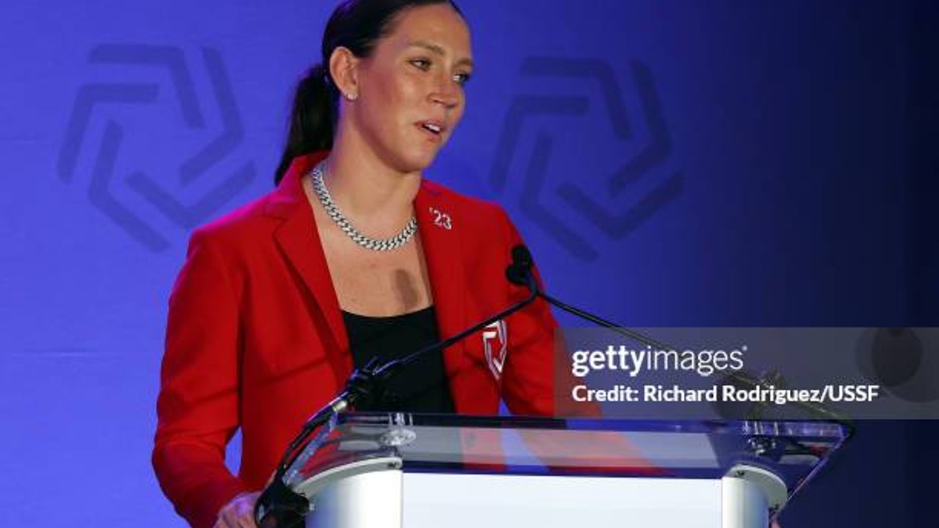 Lauren Holiday rompe barreras al unirse a Mercury/13 para empoderar a las mujeres en el fútbol.