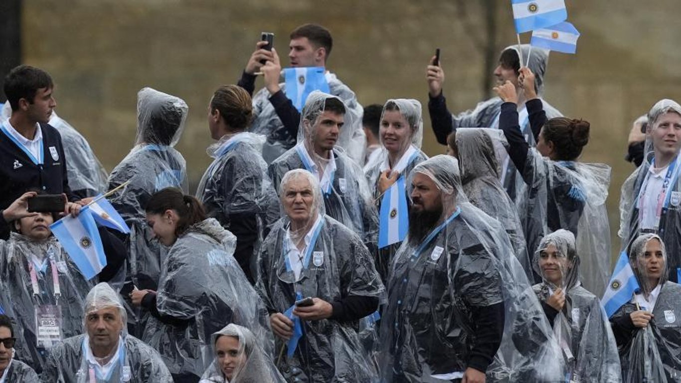 El enfoque de los Juegos de París se ha desplazado: Atletas argentinos enfrentan hostilidad inesperada por parte de los aficionados.