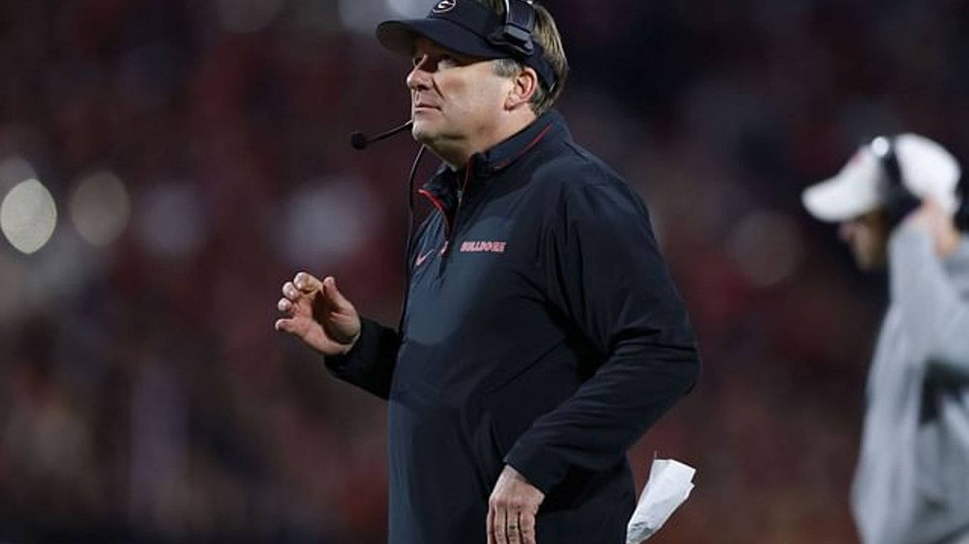 Los Bulldogs de Georgia enfrentan un dilema con el portal de transferencias mientras buscan el éxito en el Sugar Bowl.