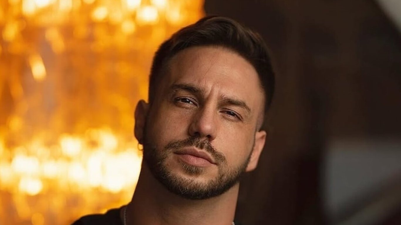 Nico Serna regresa a Montevideo con su unipersonal sobre el amor y el humor