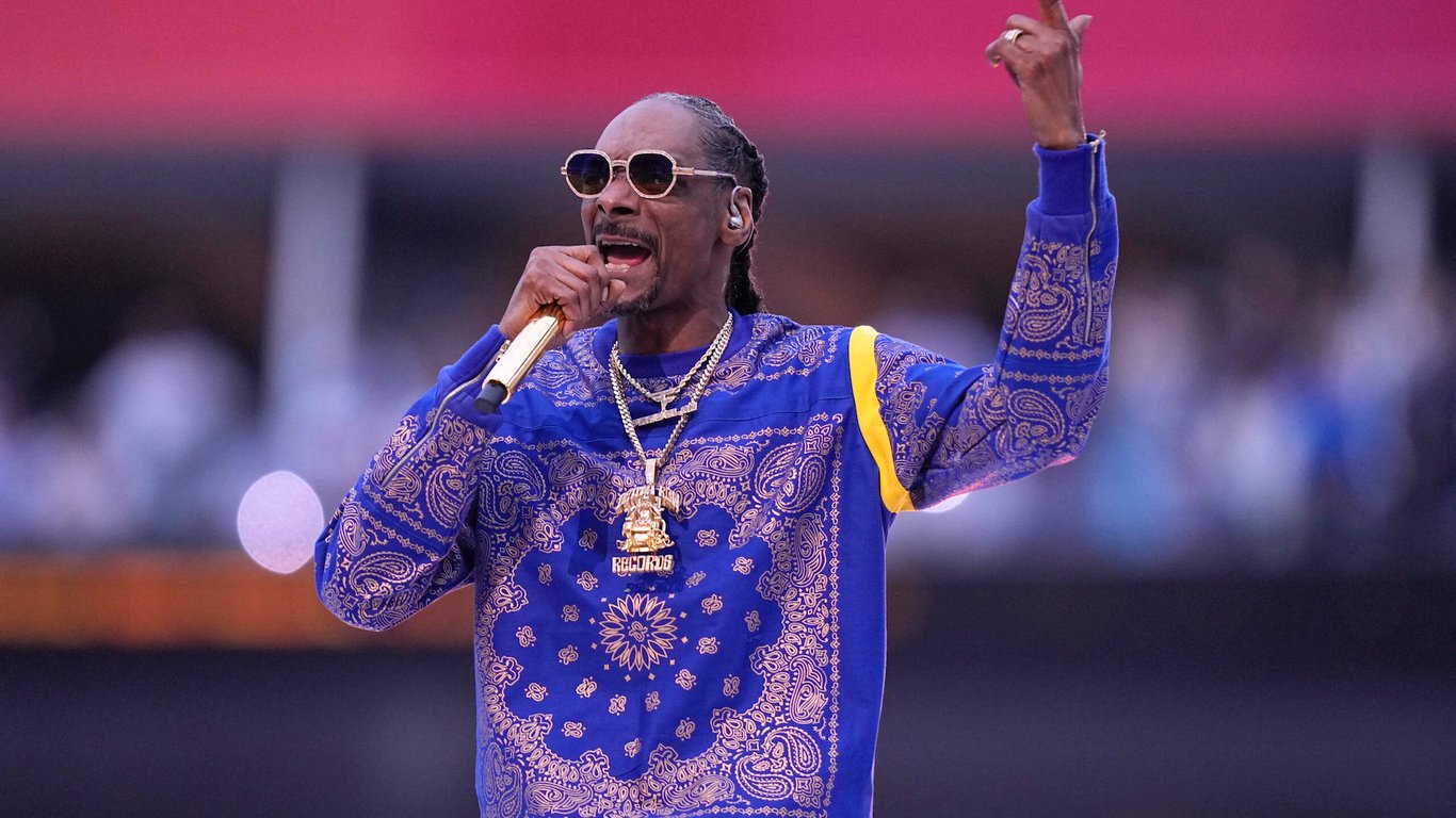 Snoop Dogg se une al Arizona Bowl como patrocinador principal, prometiendo una experiencia de juego inolvidable.